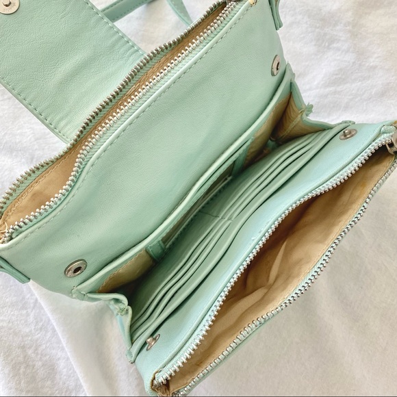 New York & Co | Tiffany Blue Shoulder Handbag 💙 - Picture 3 of 8